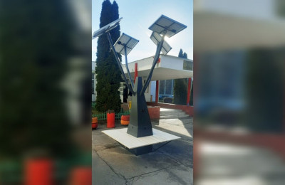 Postavljena dva solarna stabla u okviru projekta „Ekotopija“
