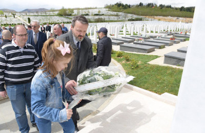 Otkriveno centralno spomen-obilježje