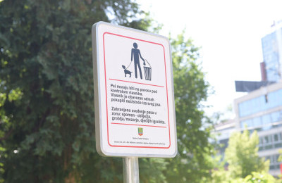 Postavljene informativne table o pravilima za vlasnike pasa u Velikom parku