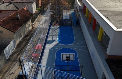 Učenici Osnovne škole „Hasan Kikić“ dobili novo moderno igralište