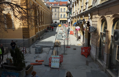 Načelnik Mandić obišao radove na popločavanju Gajevog trga