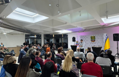 U petak održano književno veče sa Stefanom Simićem