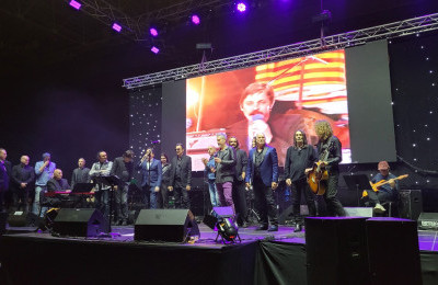 Emocije, nostalgija i bezvremenski hitovi obilježili koncert „Indexi i prijatelji“