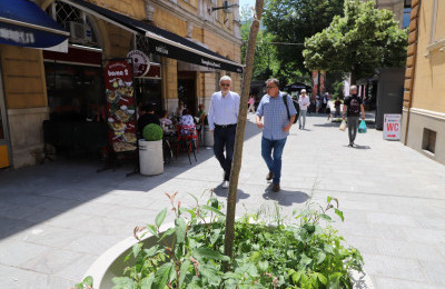 Načelnik Mandić obišao obnovljenu pješačku šetnicu i trg