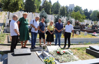 Položeno cvijeće na posljednjem počivalištu brigadira Franje Plečke