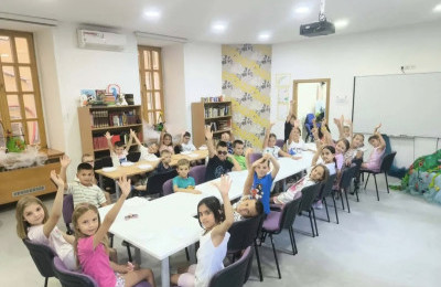 Mališani pravili cvjetnu bajku od vune