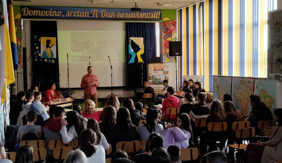 Kviz „Sveznalica“ za osnovce