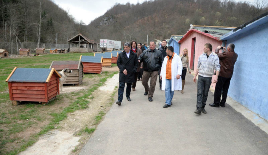 Općina Centar pomaže rad azila za pse u Prači