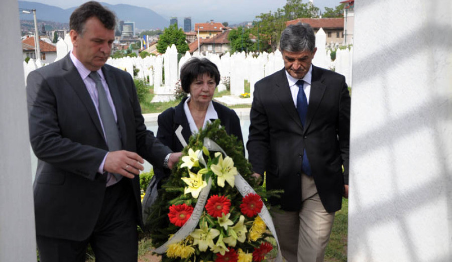 Položeno cvijeće na spomen-obilježja