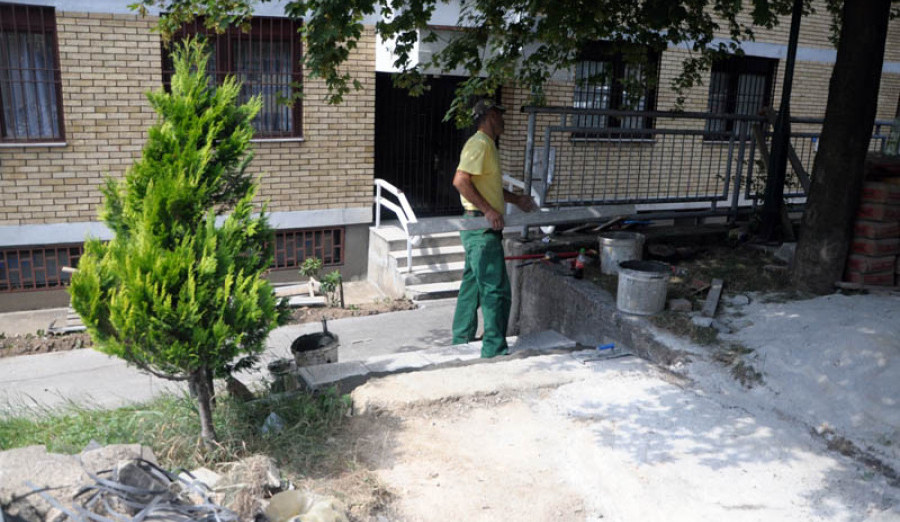 Sanacija staze i stepeništa u ulici Himze Polovine