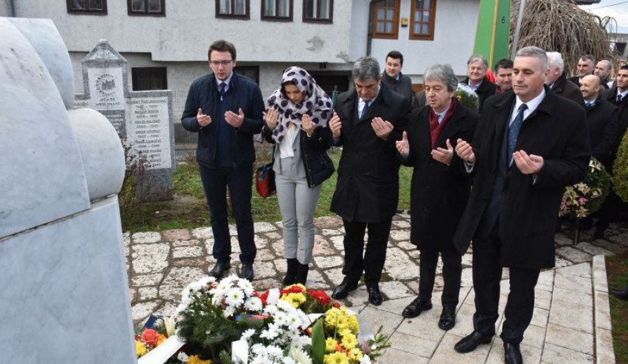 Položeno cvijeće na šehidsko mezarje Kovači i spomen-obilježja