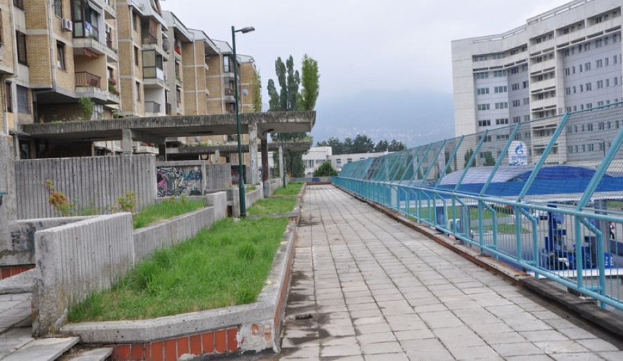 Uređena zelena površina u Ulici Ismeta Mujezinovića