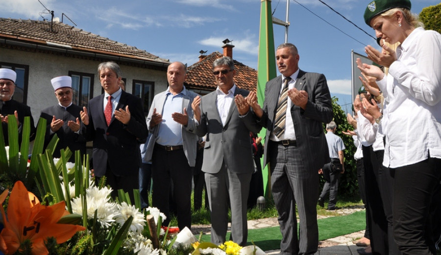 Delegacija Općine Centar položila cvijeće povodom Dana šehida