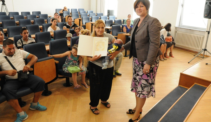 Šestero Roma dobilo rodne listove