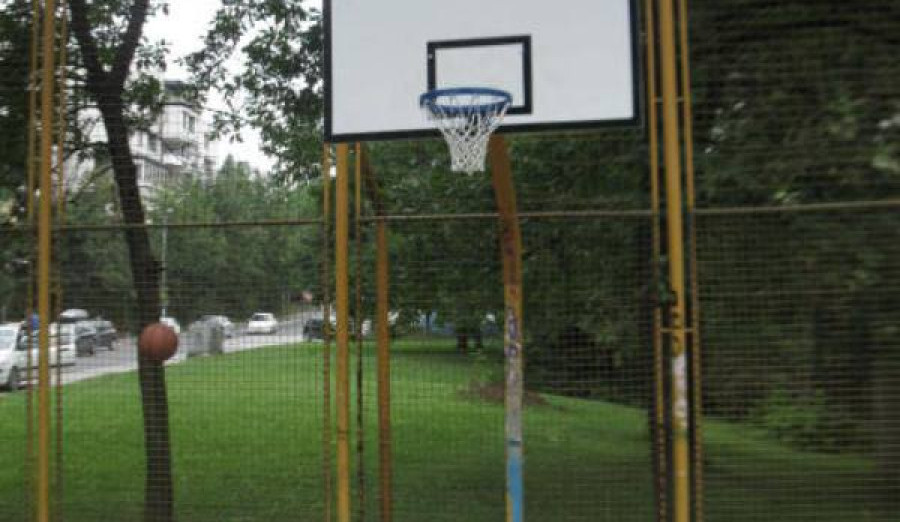 Novi koš na sportskom igralištu na Ciglanama