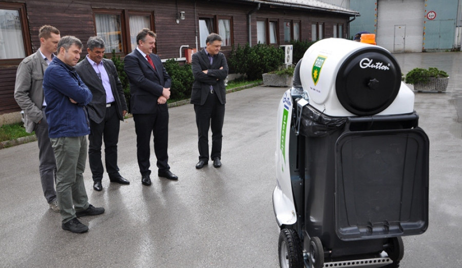 Uručeno novo komunalno vozilo za održavanje čistoće na javnim površinama