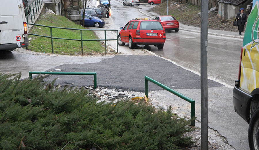 Asfaltiran dio pločnika u Kranjčevićevoj ulici