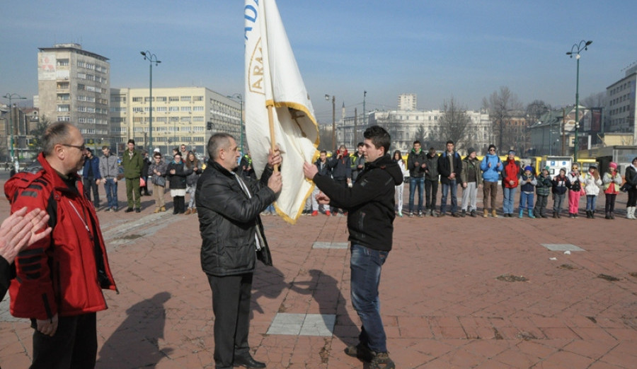Izviđači ponijeli ratnu zastavu 105. brigade do Grdonja