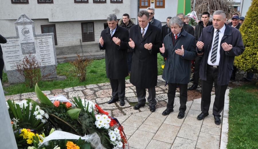 Dan grada Sarajeva obilježen polaganjem cvijeća