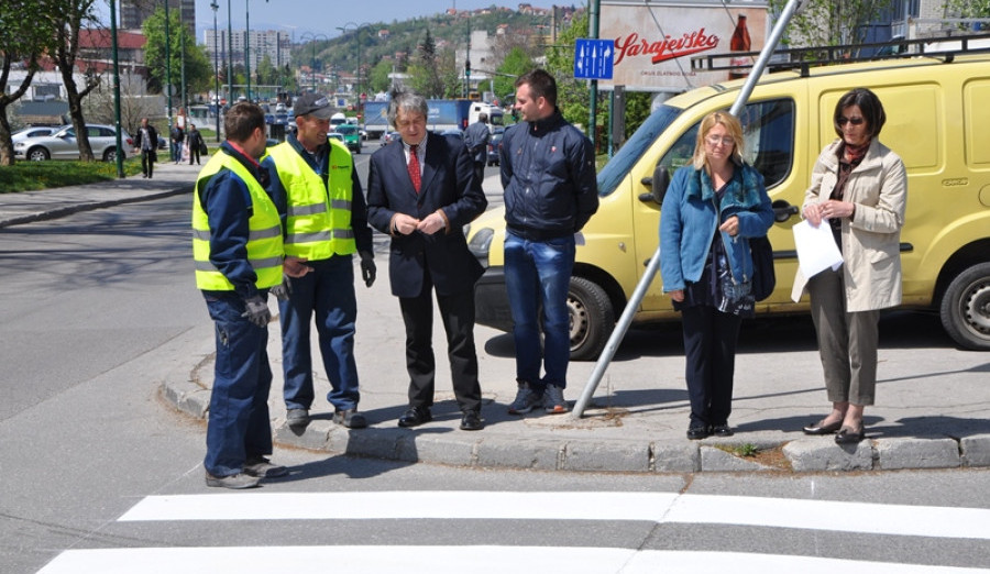 Obnova ''zebri'' na 300 pješačkih prelaza u Centru
