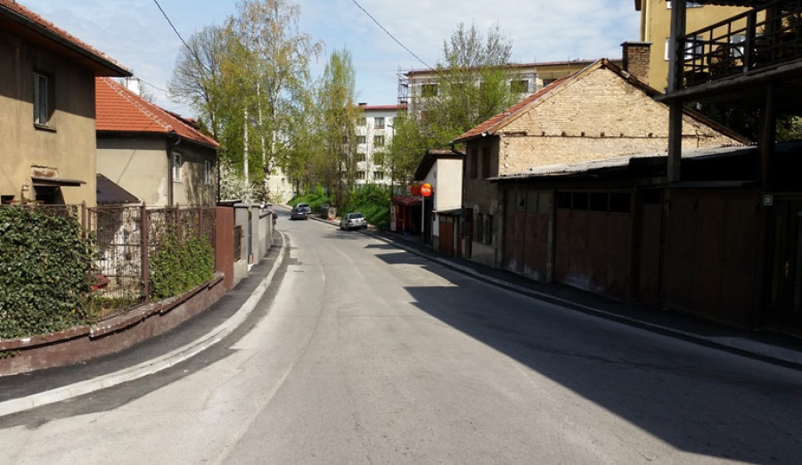Sanacija trotoara i potpornog zida u Ulici Zaima Šarca