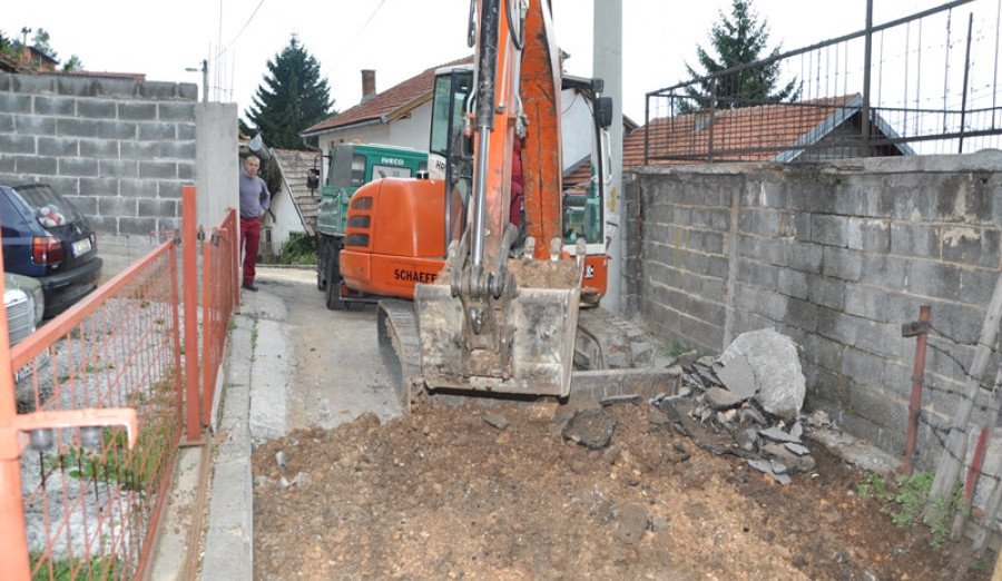 Asfaltiranje Ulice debelo brdo na Soukbunaru