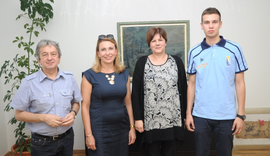 Kadetskom zlatnom košarkašu Timuru Ovčini uručena novčana nagrada