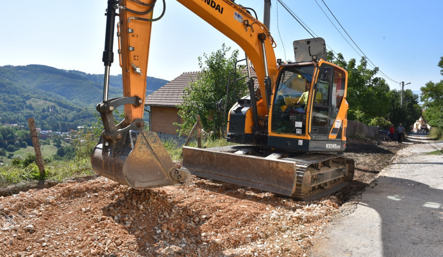 Asfaltirano 50 metara makadamskog puta u Ulici Gornji Kromolj