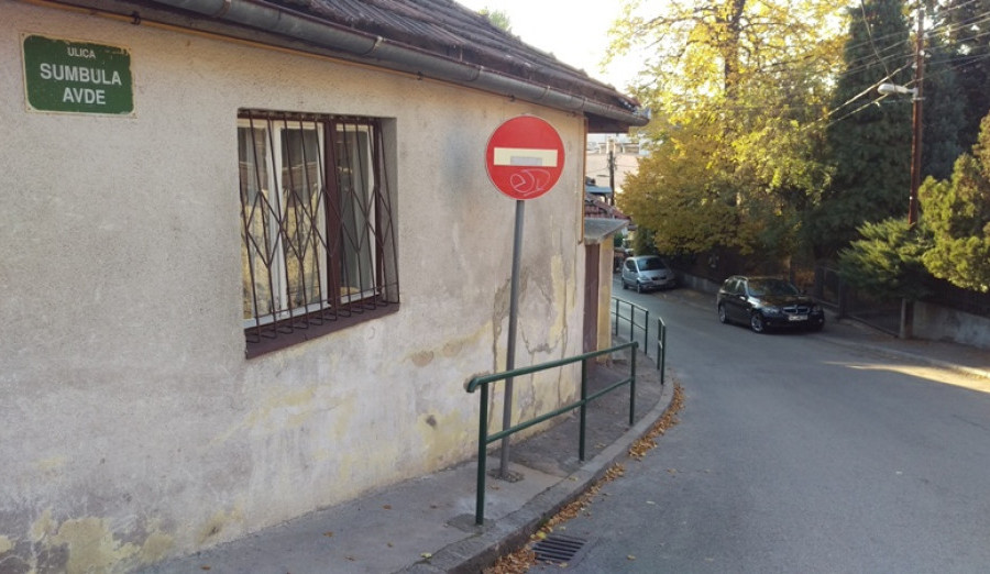 Postavljena ograda u Ulici Sumbula Avde