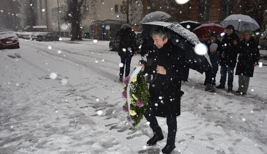 Odata počast na mjestu pogibije šest Sarajlija u Ulici Musala