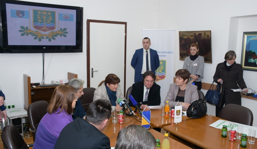 Deset porodica pravoslavne vjeroispovijesti povodom Božića dobile novčane donacije Općine Centar