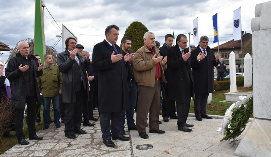 Delegacija Općine i boračkih udruženja položile cvijeće na spomen-obilježja