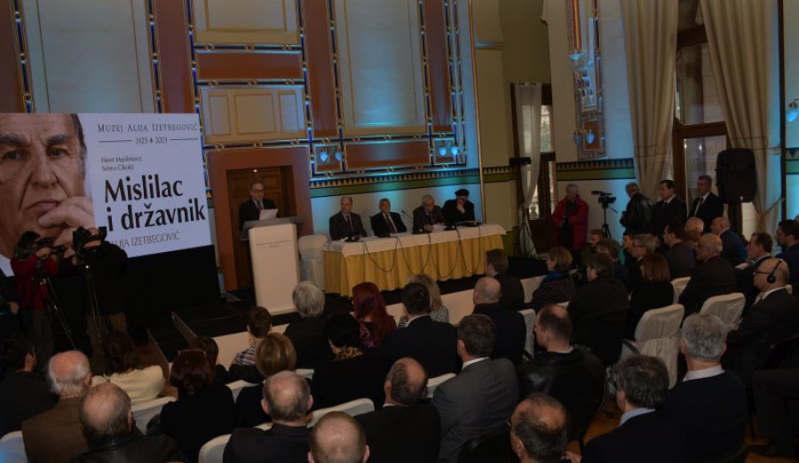 Promovisana knjiga „Mislilac i državnik Alija Izetbegović“