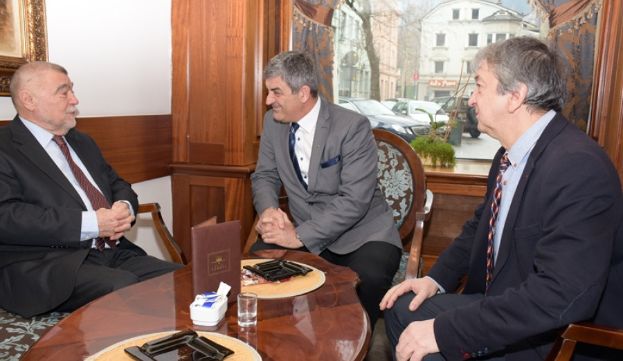 Ajnadžić i Resić se susreli sa Stjepanom Mesićem