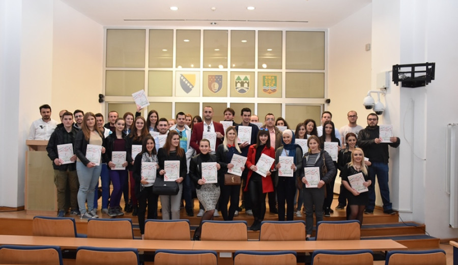Uručene diplome za polaznike besplatnog kursa engleskog i njemačkog jezika