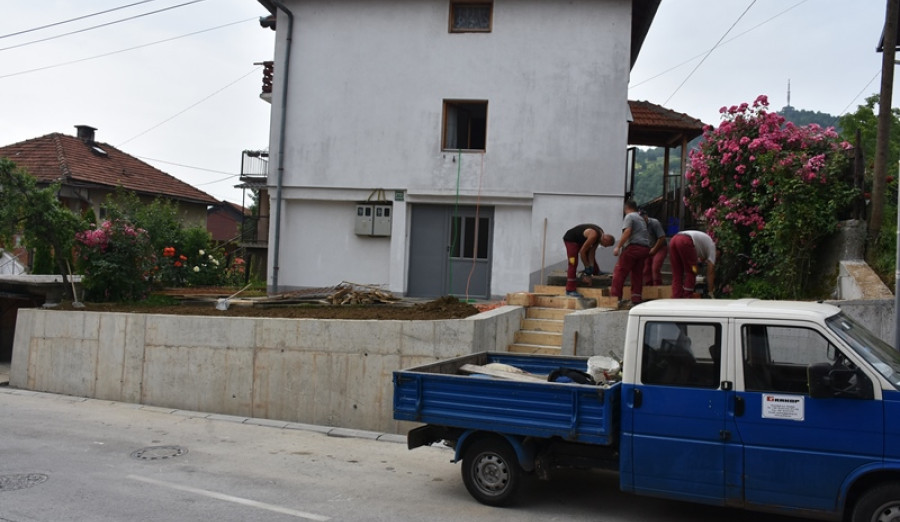 Izgrađen novi potporni zid u Ulici Dejzina Bikića na Šipu