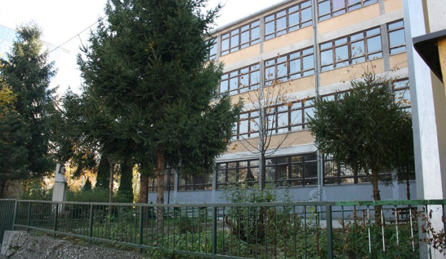 Osnovnoj školi „Vladislav Skarić“ donirano 6.000 maraka za sanaciju fiskulturne sale
