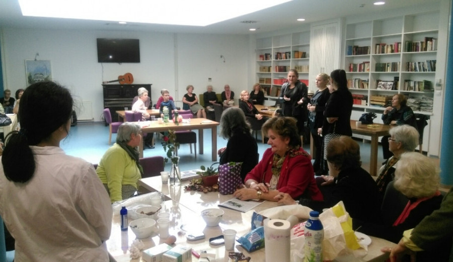 Mladi i stari razmijenili znanja o računarima, različitim vještinama i zanatima