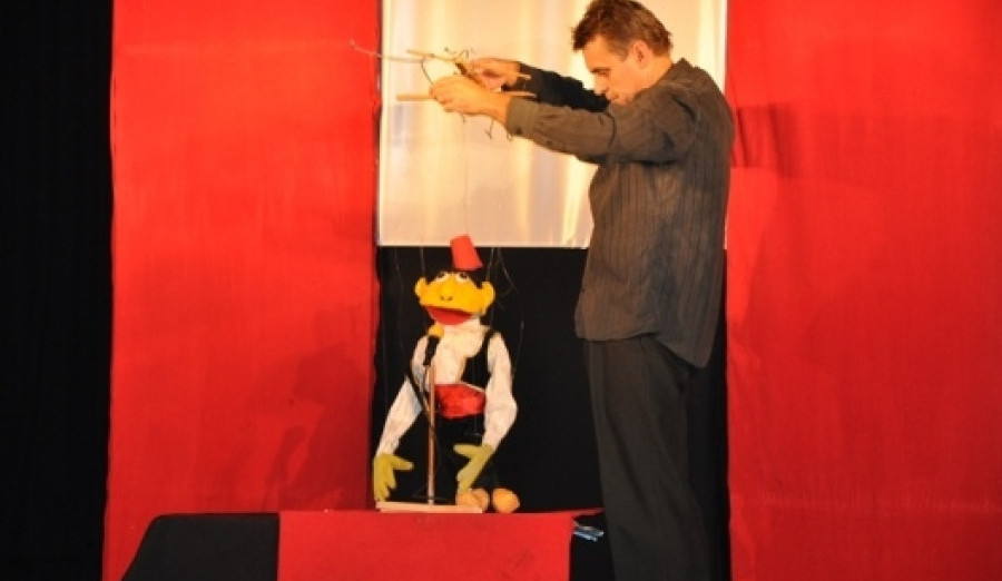 Predstava „Lutke nam pričaju“ za osnovce iz škola „Isak Samokovlija“ i „Nafija Sarajlić“