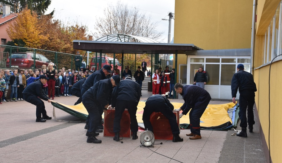 Taktičko pokazna vježba simulacije požara u Osnovnoj školi „Alija Nametak“ 