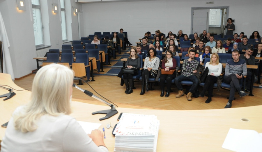 Diplome za 120 polaznika besplatnog kursa engleskog i njemačkog jezika