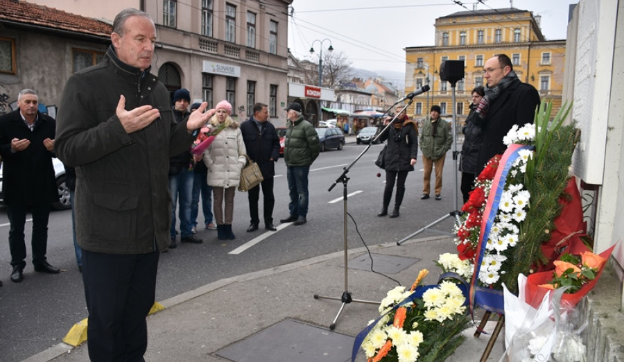 Odata počast i položeno cvijeće za sedam građana ubijenih u Ulici Hamdije Kreševljakovića