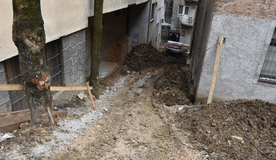 Nastavljeni radovi na sanaciji klizišta u Ulici Mehmeda Spahe