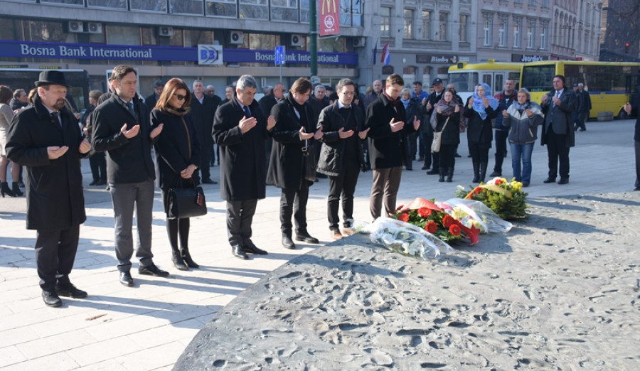 Obilježavanje godišnjice 105. motorizovane brigade započelo polaganjem cvijeća na spomen-obilježja