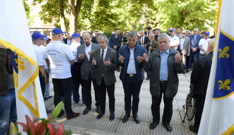 Izviđači ponijeli ratnu zastavu 105. brigade do Grdonja