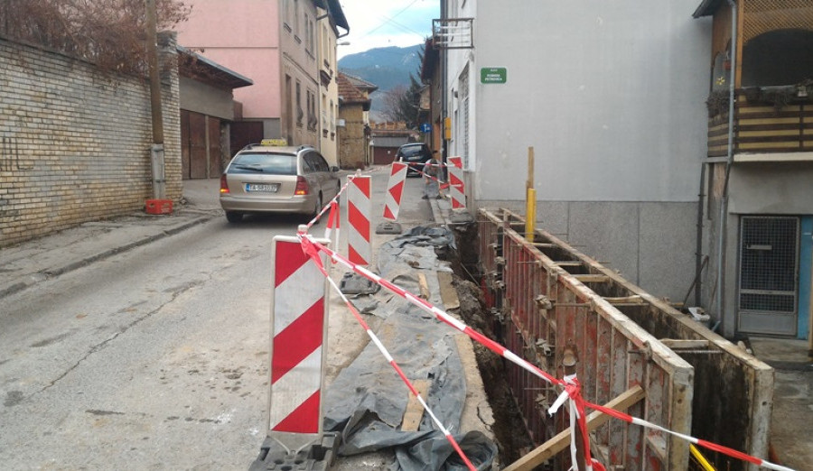 Izgradnja potpornog zida i stepeništa u Ulici Romana Petrovića