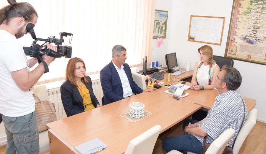 Učenici škole ''Silvije Strahimir Kranjčević'' darovali knjige za biblioteku u Stocu