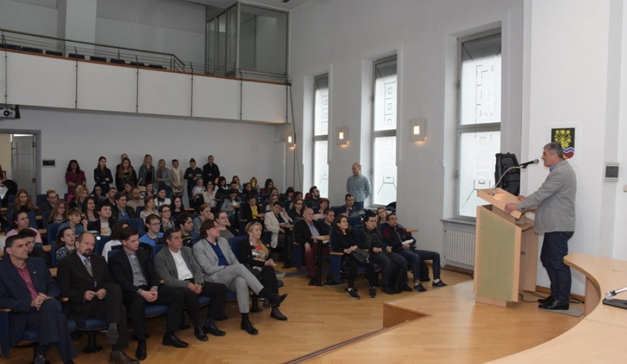 Ugovore o dodjeli stipendija potpisala 142 studenta
