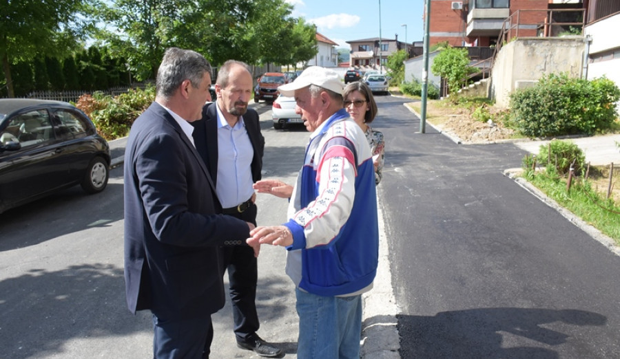 Novi asfalt na dijelu saobraćajnice u Ulici Antuna Hangija