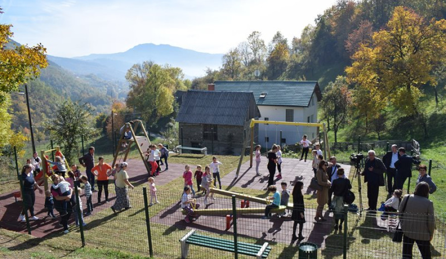 (FOTO) Izgradnja novog „Ciciban“ igrališta na Nahorevu